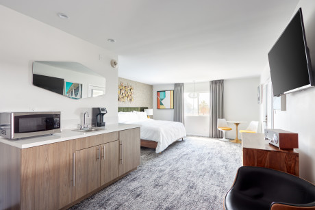 King Suite w/ Balcony